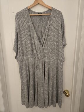 TORRID size 4 grey v-neck ribbed jersey knit dress with cinched waist